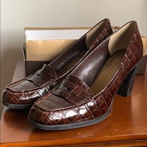 COPY - WOMANS SIZE 10 HEELS